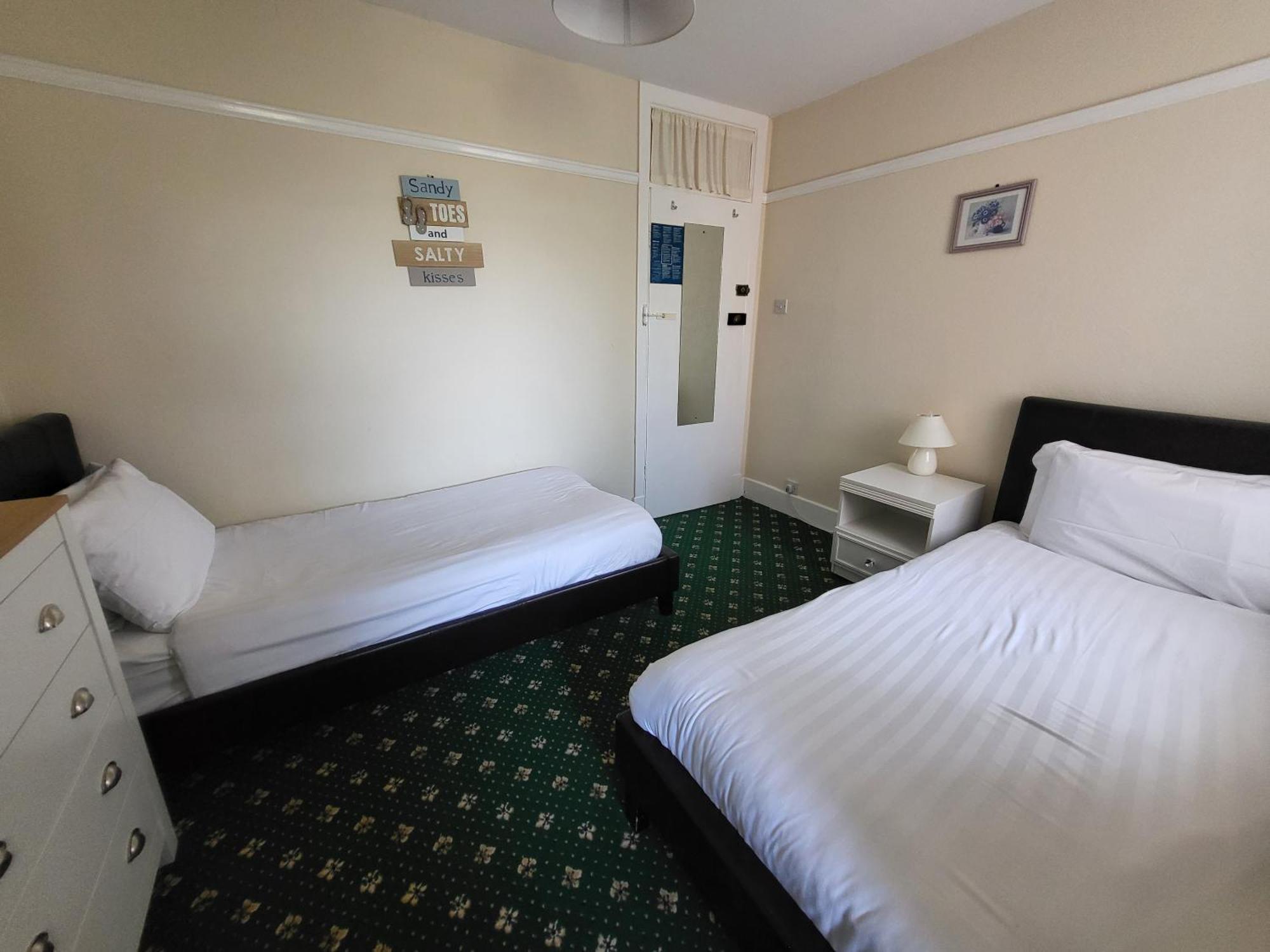 Eastmount Hall Hotel Shanklin Room photo